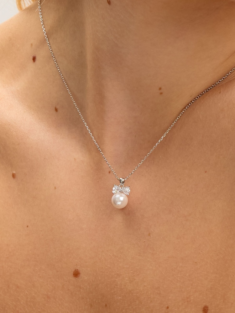 Jon Richard Silver Rhodium Plated Crystal Bow and Pearl Drop Set Gift Box - Image 4 of 4 Jon Richard Silver Rhodium Plated Crystal Bow and Pearl Drop Set Gift Box - Image 4 of 4