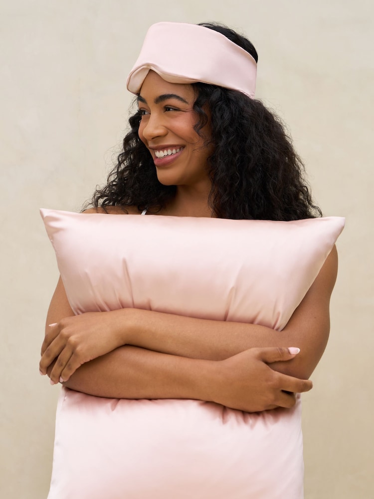 Kitsch Contour Pillow Eye Mask - Image 5 of 5 Kitsch Contour Pillow Eye Mask - Image 5 of 5