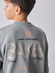 طقم سويت شيرت بطبعة غرافيكية وبنطلون رياضي بقصّة واسعة باللون الرمادي من Baker by Ted Baker - صورة 18 من 18