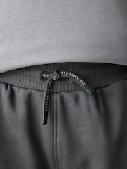 Baker by Ted Baker grått, overdimensjonert sett med grafisk genser og joggebukser - Bilde 9 av 17