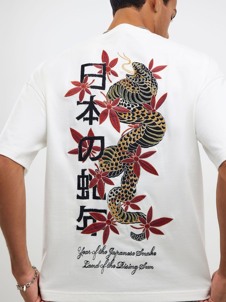 River Island White Oversized Japanese Snake T-Shirt - Image 4 of 4