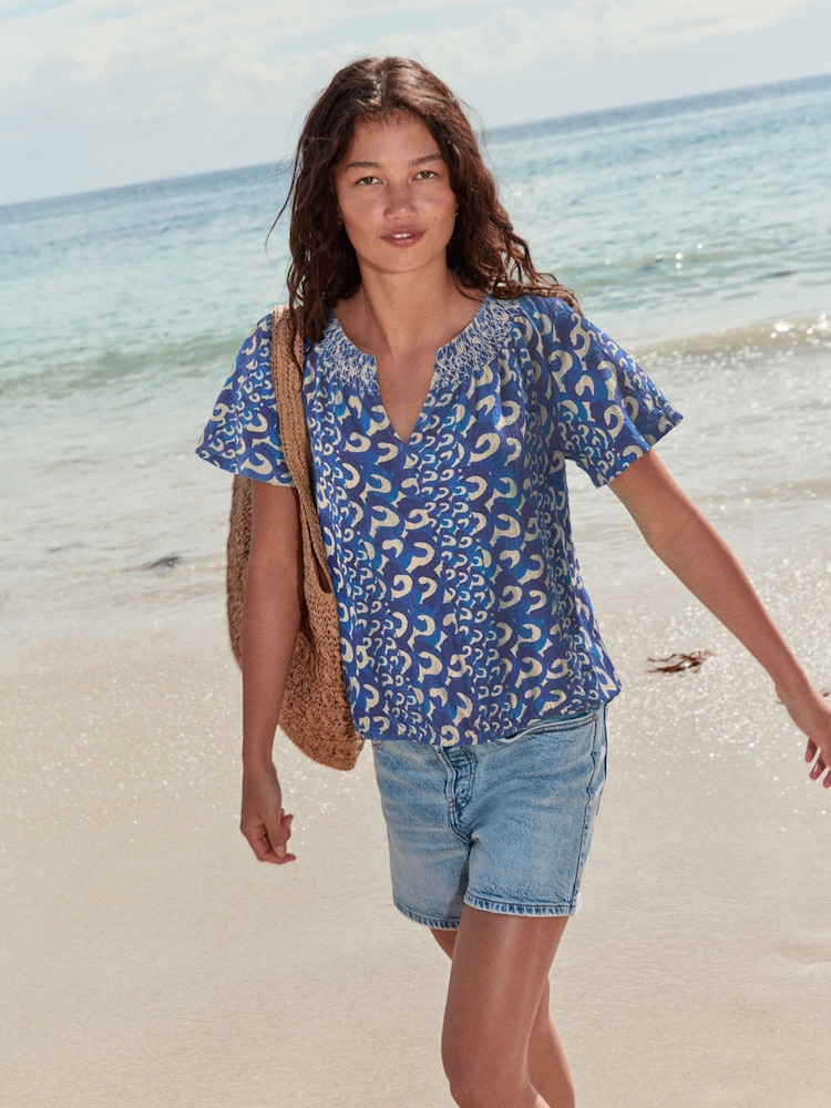 طبعة موجة زرقاء/بيضاء - بلوزة كُم قصير بياقة مدببة وحافة منتفخة مكشكشة - صورة 1 من 7