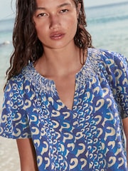 طبعة موجة زرقاء/بيضاء - بلوزة كُم قصير بياقة مدببة وحافة منتفخة مكشكشة - صورة 4 من 7