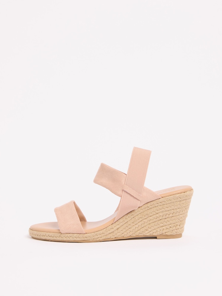 Faux suède nude - Friends Like These sandales espadrilles confortables et décontractées à talon compensé mi-haut élastique. - Image 5 de 5