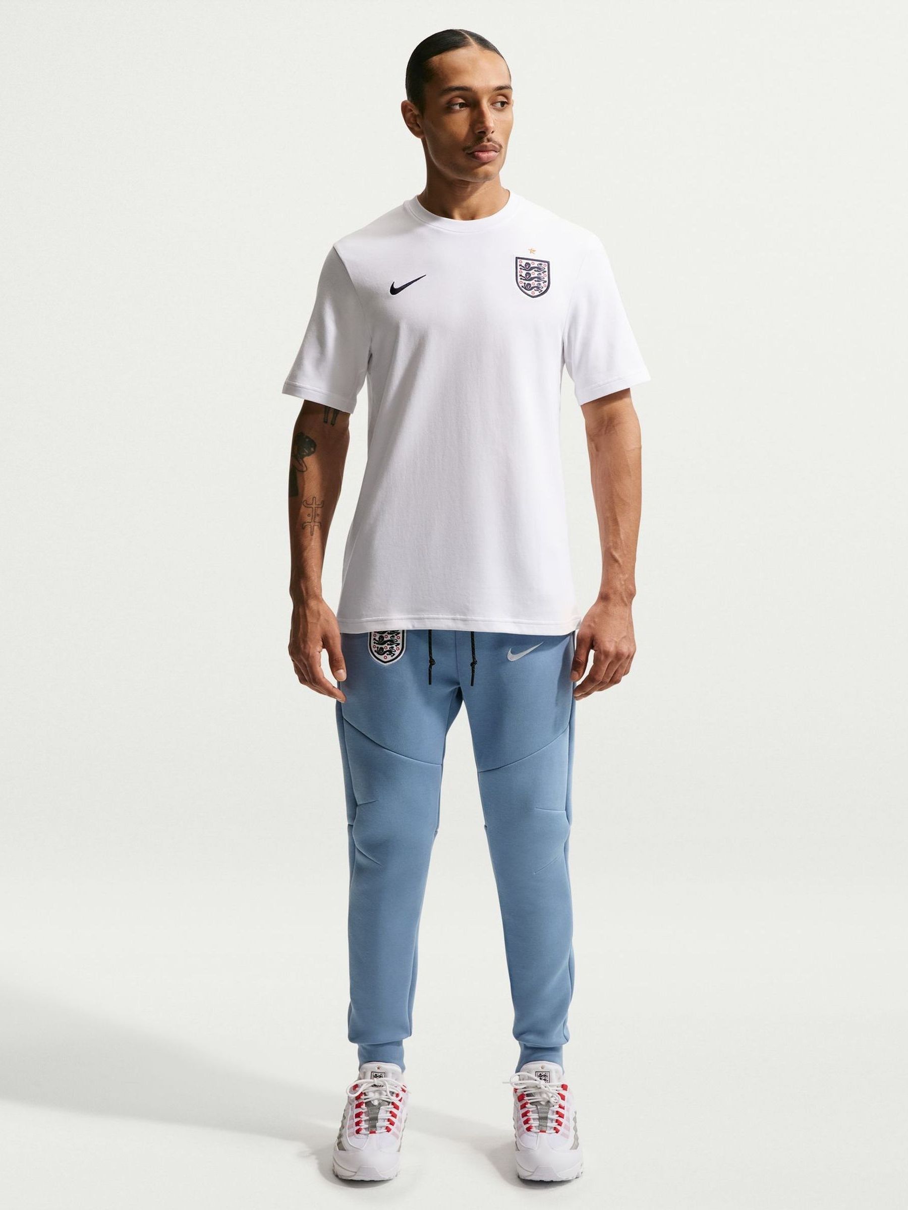 日本未発売】イングランド代表プレマッチトップTシャツメンズ Nike