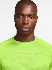 Nike Volt Ice Yellow Dri-FIT Stride Running T-Shirt - Image 3 of 4