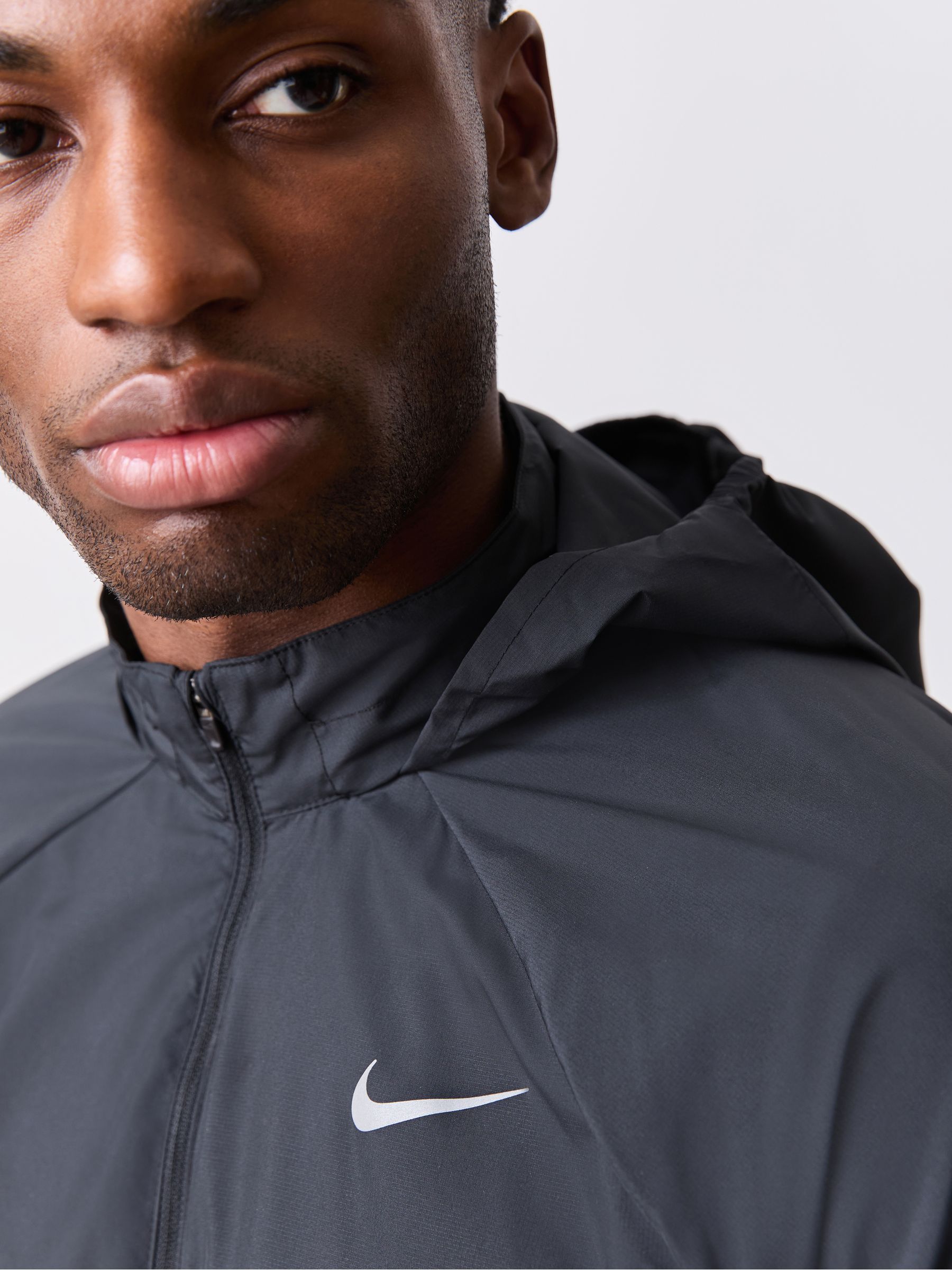 Next：日本 ブラック - Nike Miler UVカット加工ランニングジャケット