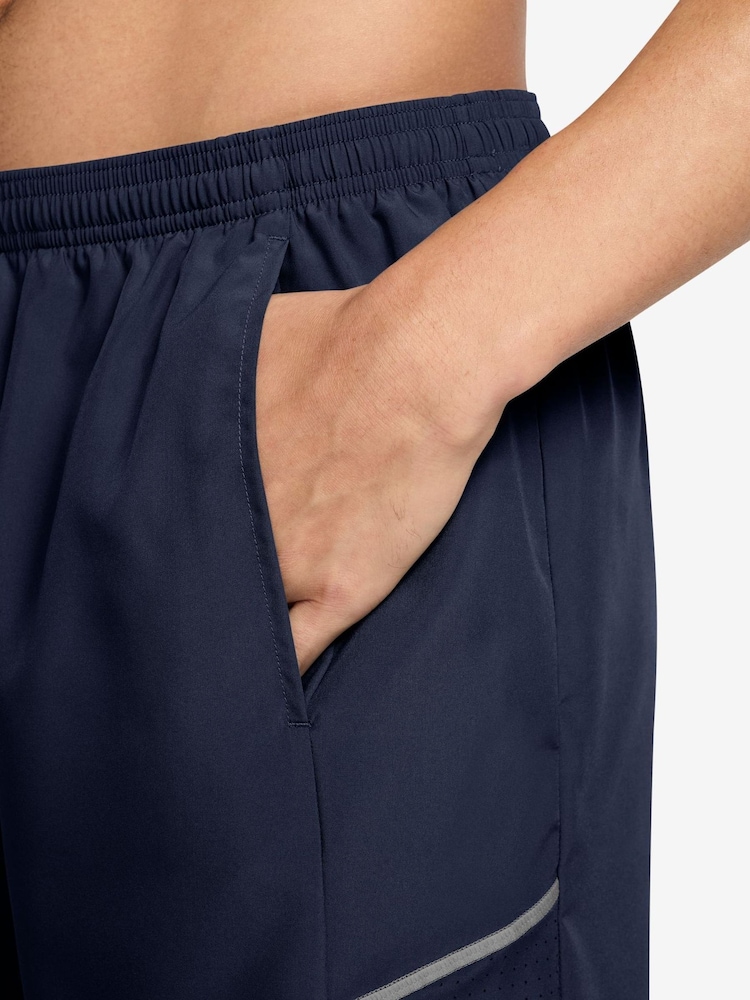 Gecə Yarısı Donanması - Nike Miler Dri-FIT 9 düymlük astarsız qaçış şortları - 4şəkildən 4 şəkil