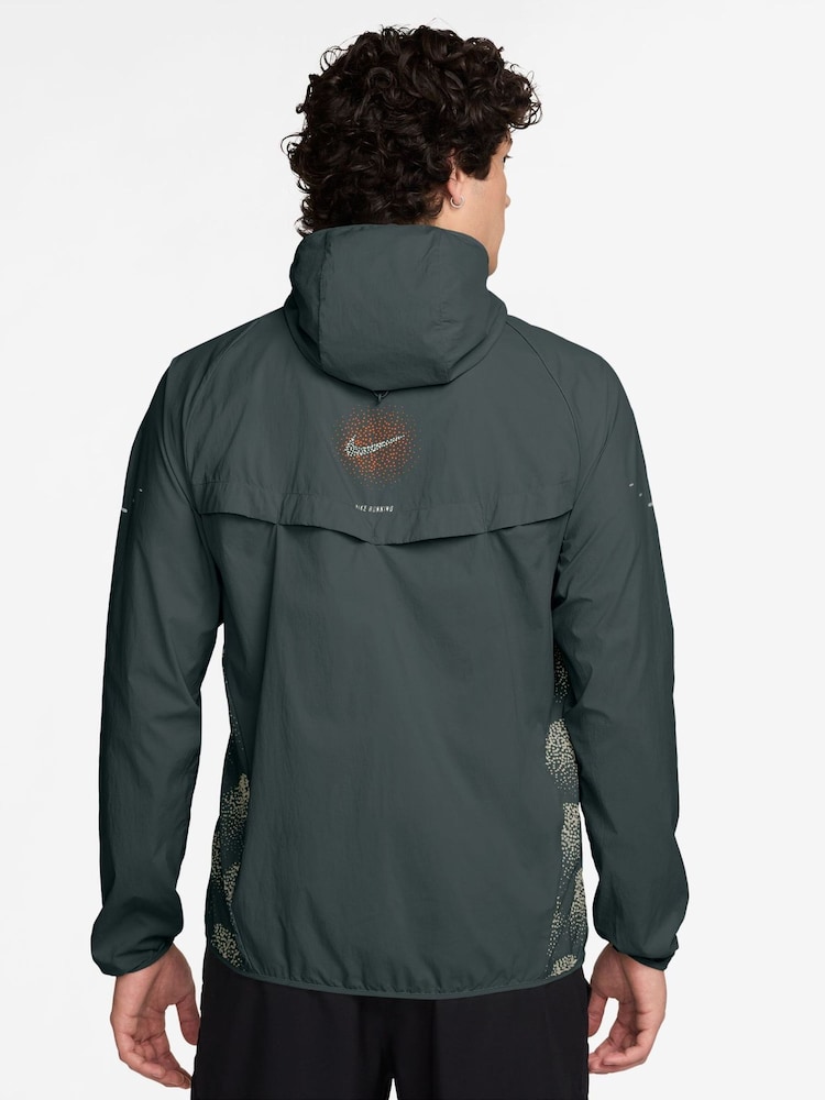 Nike Green Stride UV Repel Running Jacket - Image 2 of 4