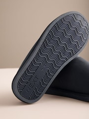 ネイビー - Signature コーティングレザー ミュール スリッパ - 画像 4 / 6