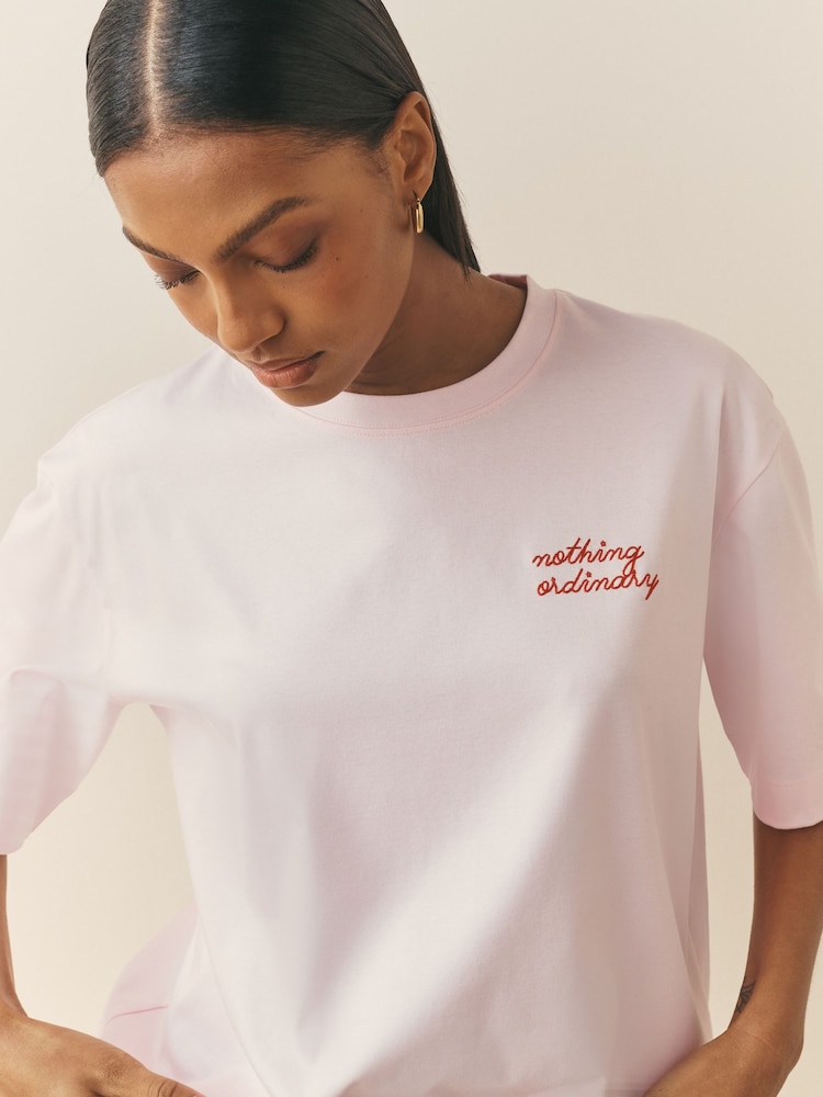 Rozā - Nothing Ordinary Oversized Logo Pure Cotton T-Shirt - Attēls 4 no 4