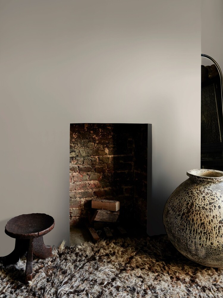 Abigail Ahern Loch Reeds 2.5 Litre Emulsion Paint - Image 7 of 7