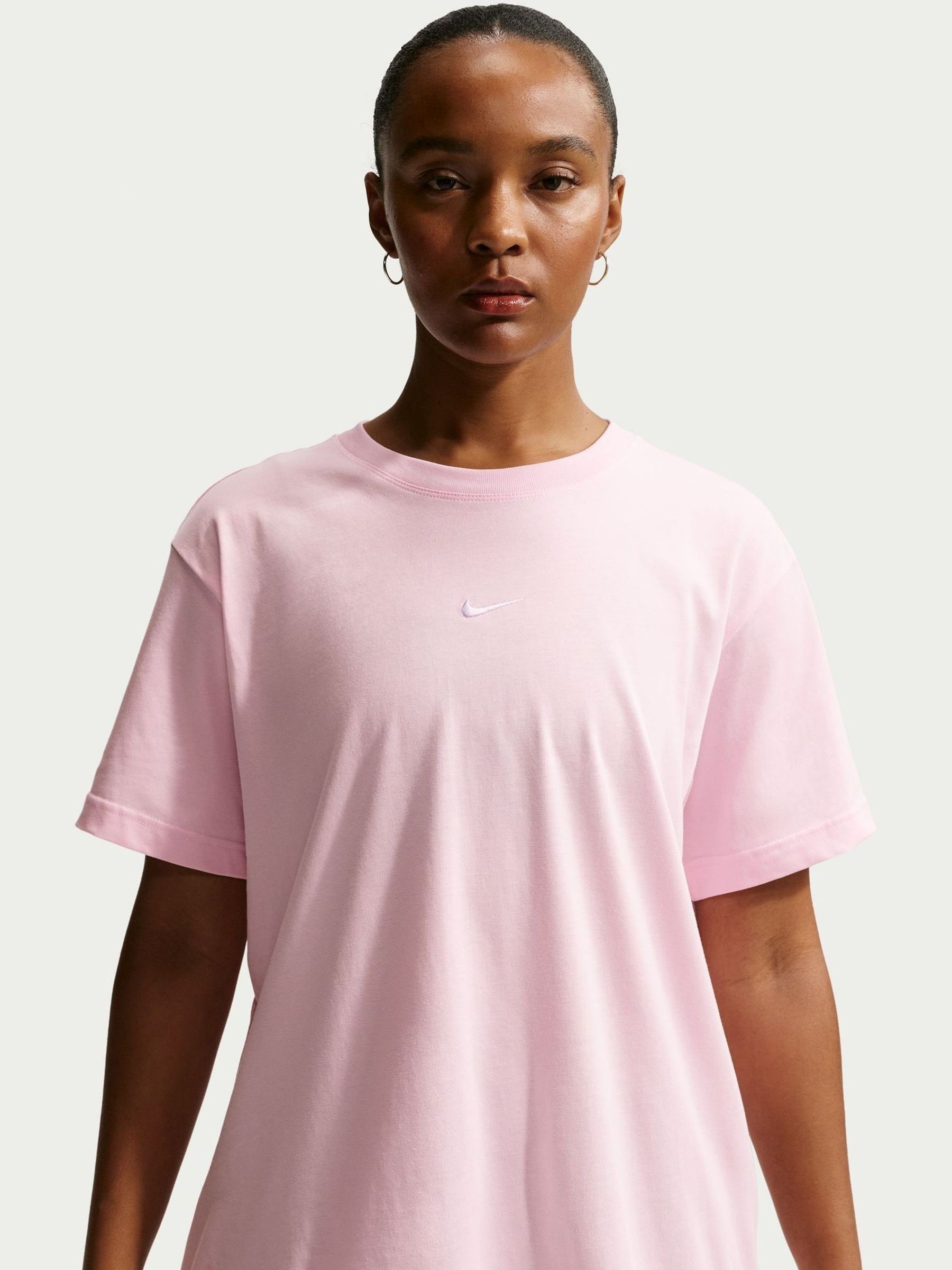 nike pink t shirt womens