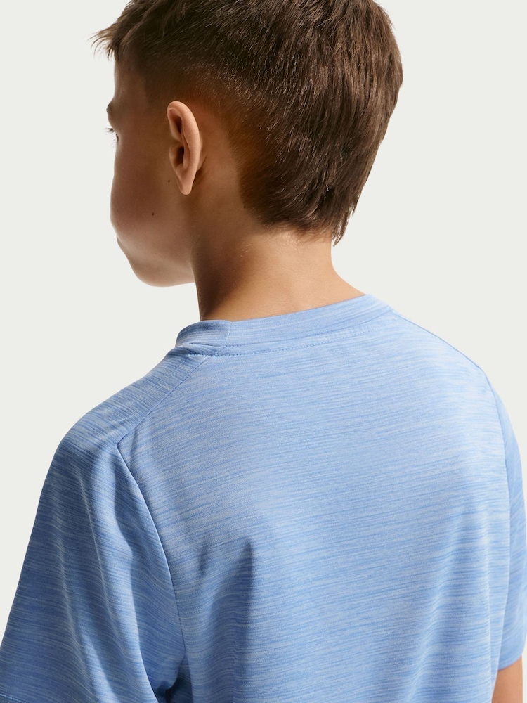 צבע כחול מימן - Nike חולצת טי מבד Dri-FIT מנדף זיעה עם שרוולים קצרים - תמונה 5 מתוך 5 צבע כחול מימן - Nike חולצת טי מבד Dri-FIT מנדף זיעה עם שרוולים קצרים - תמונה 5 מתוך 5