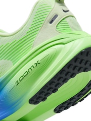 أخضر/أزرق - حذاء رياضي للجري Vomero 18 من Nike - صورة 7 من 8