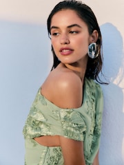 Salbeigrün - Friends Like These Textured Draped One Shoulder Midi Dress - Bild 3 von 5