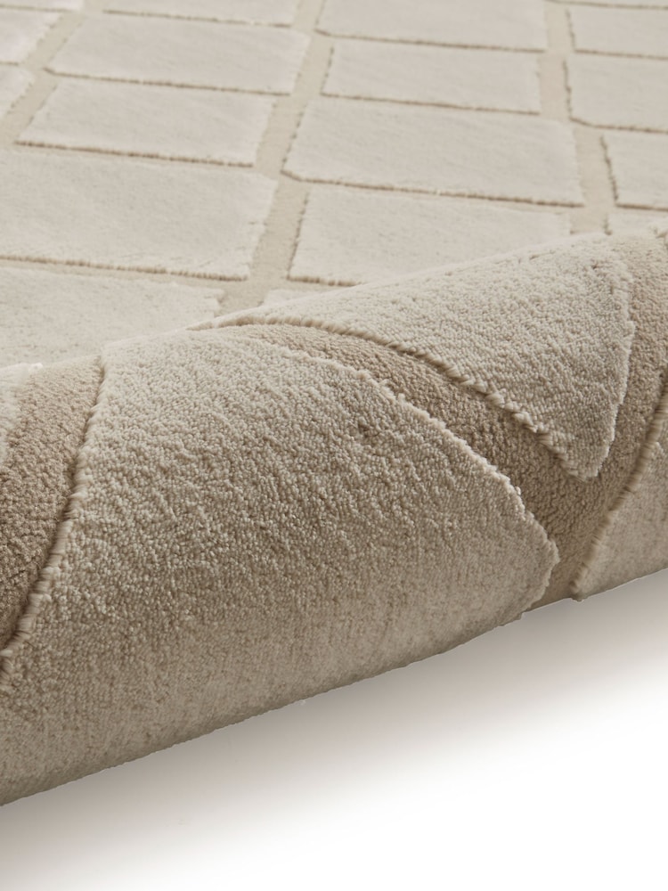 Catherine Lansfield Natural Cosy Diamond Washable Rug - Image 6 of 6 Catherine Lansfield Natural Cosy Diamond Washable Rug - Image 6 of 6