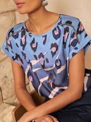 Love & Roses Blue Ombre Animal Print Satin Front Jersey Short Sleeve Top - Image 2 of 4