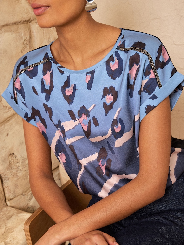 Love & Roses Blue Ombre Animal Print Satin Front Jersey Short Sleeve Top - Image 2 of 4