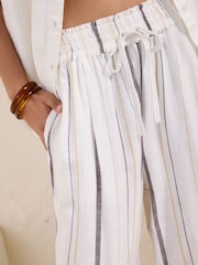 مقلم محايد - بنطلون كتان قصير من Friends Like These - صورة 4 من 6