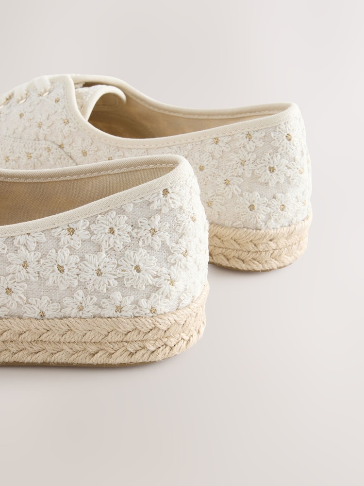 ניטרלי - ®Forever Comfort נעלי אספדריל עם שרוכים - תמונה 10 מתוך 10 ניטרלי - ®Forever Comfort נעלי אספדריל עם שרוכים - תמונה 10 מתוך 10