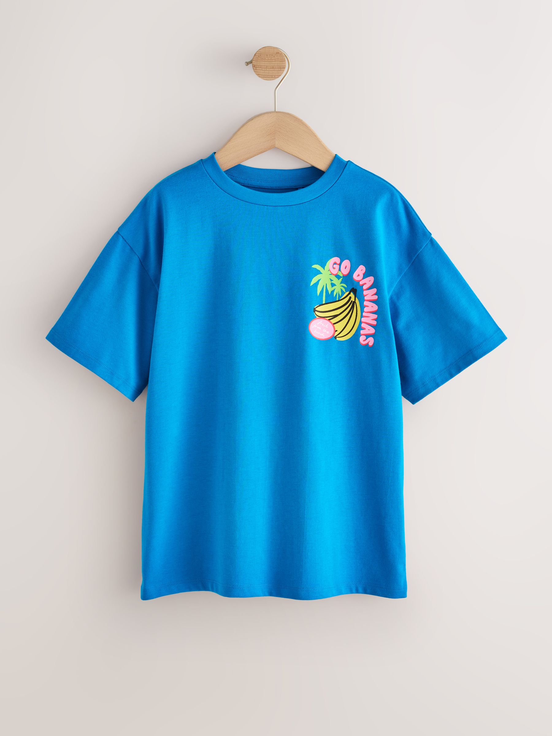 Next：日本 ピンク/ブルー バッジ - オーバーサイズ グラフィック T