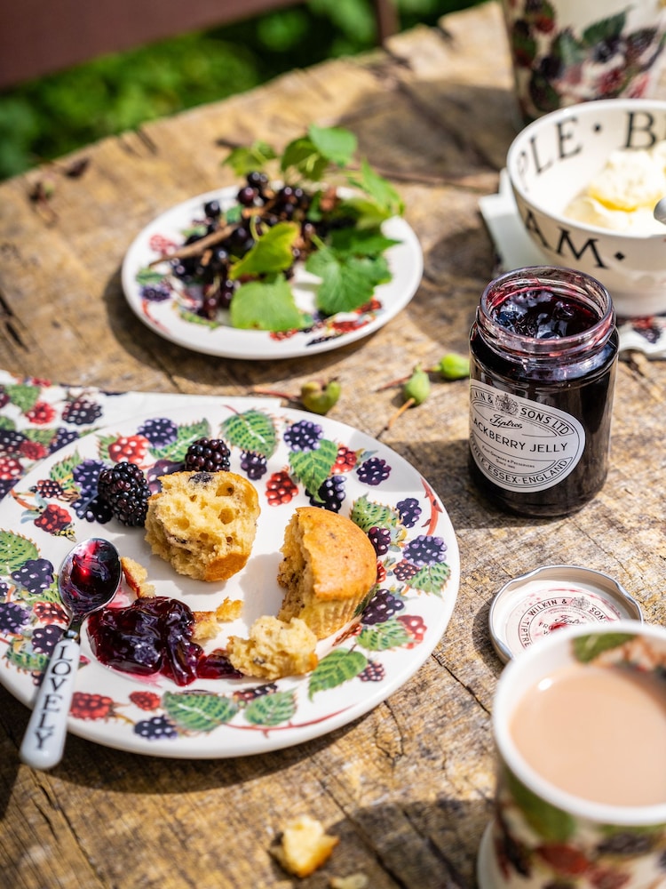 Emma Bridgewater Cream 8 1/2 Inch Side Plate - Image 1 of 3 Emma Bridgewater Cream 8 1/2 Inch Side Plate - Image 1 of 3