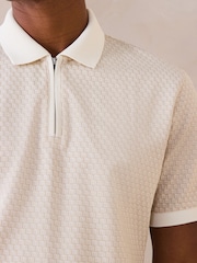 Gold Geo - N. Premium Pattern Quarter Zip менен тигилген поло футболка - 3ичинен 3 сүрөт