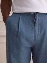 Azul claro - Ajuste cónico regular - Pantalones chinos plisados de lino Signature 100% - Imagen 7 de 11