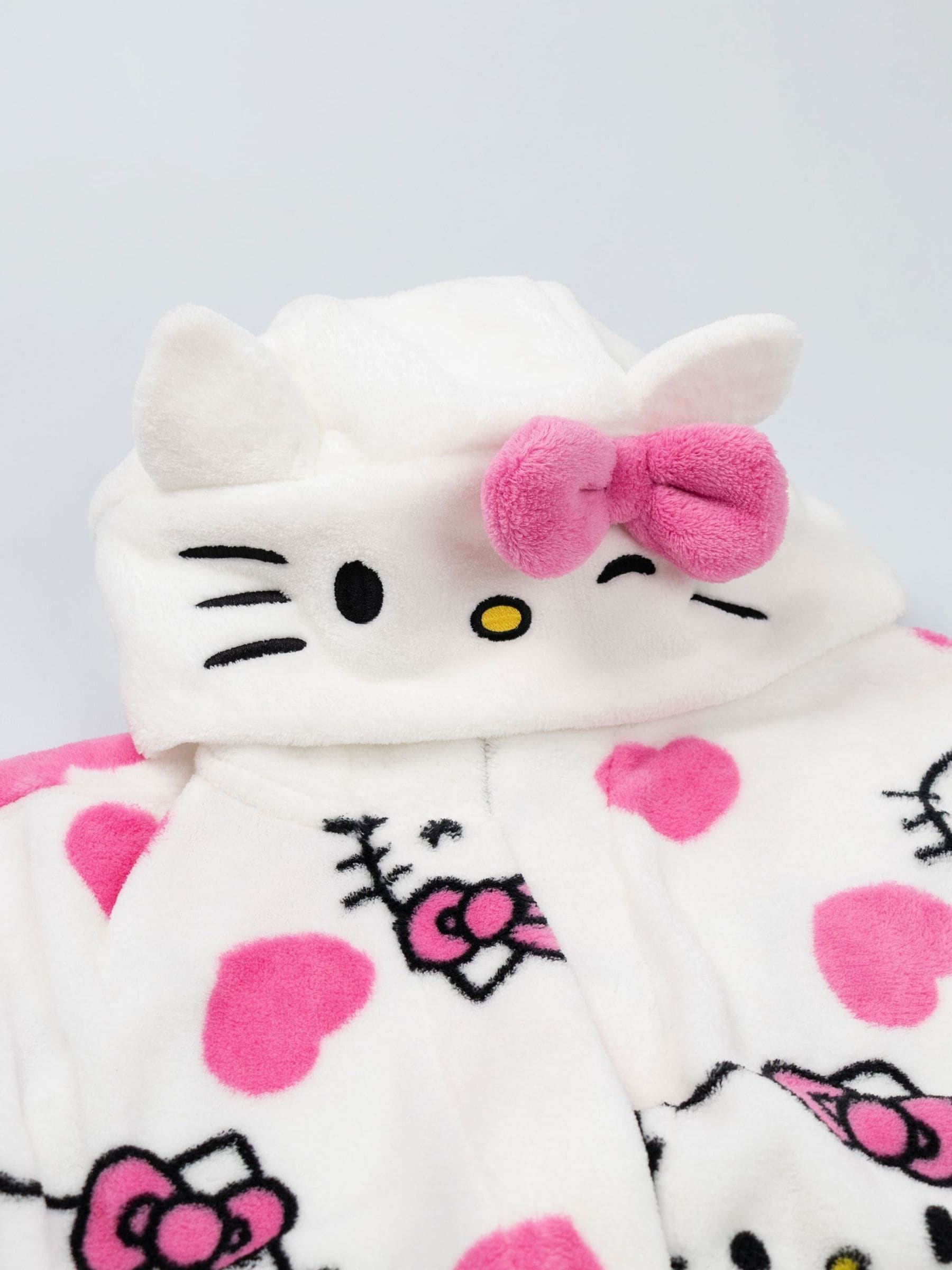 Buy Vanilla Underground White Hello Kitty Hooded Bath Robe from