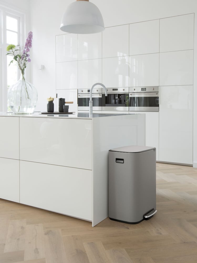 Brabantia Mineral Concrete Grey Bo Pedal Bin 30L - Image 2 of 6 Brabantia Mineral Concrete Grey Bo Pedal Bin 30L - Image 2 of 6