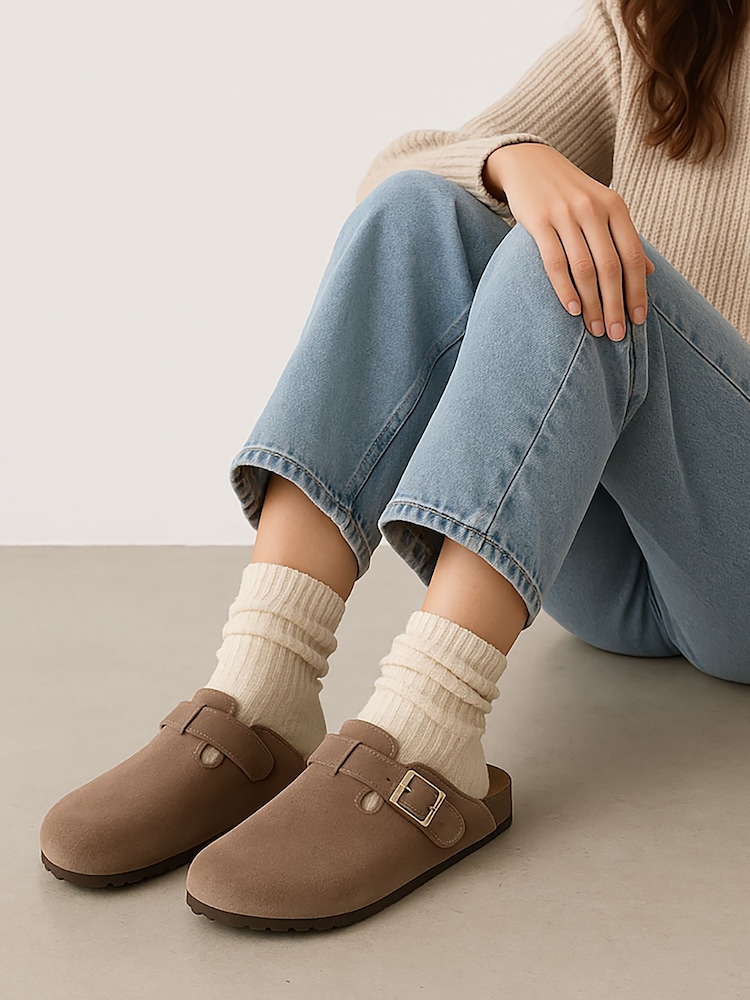 Braun - Totes Suede Clog - Bild 1 von 5 Braun - Totes Suede Clog - Bild 1 von 5