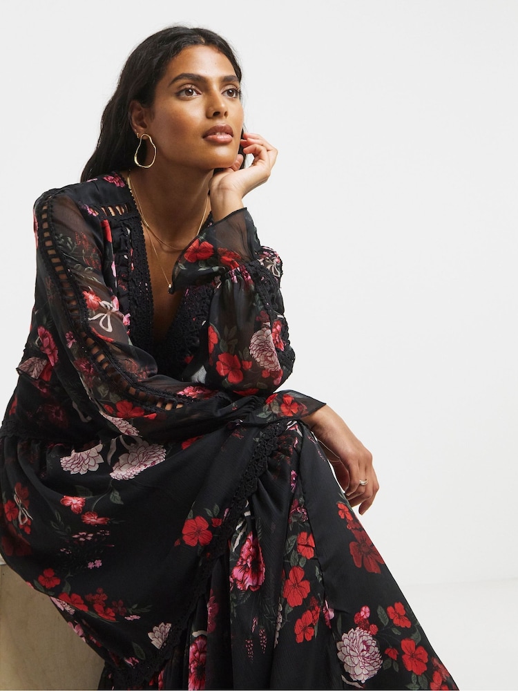 Simply Be Lace Detail Ladder Trim Maxi Dress - صورة 4 من 4 Simply Be Lace Detail Ladder Trim Maxi Dress - صورة 4 من 4