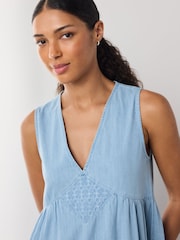 Ξεβαμμένο μπλε - N. Premium Μακρύ φόρεμα παραλίας με V λαιμόκοψη και κεντημένες λεπτομέρειες - Εικόνα 4 από 7