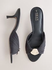 أسود - Forever Comfort® Twist Hardware Mules - صورة 2 من 5