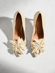Butter Yellow N.Premium Corsage Court Heels - Image 6 of 11