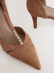 ট্যান ব্রাউন সোয়েড - Forever Comfort® Leather Two Part T Bar Embellished Heels - 10এর মধ্যে 10 ছবি