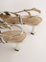 Metalizado - Zapatos de tacón Forever Comfort® con textura, puntera y tira trasera - Imagen 10 de 10