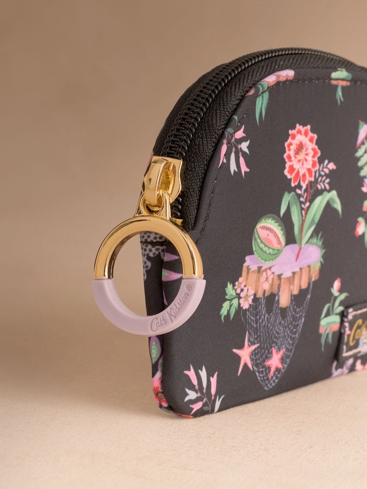 محفظة بسحَّاب بطبعة مستوحاة من جزيرة بحر من Cath Kidston - صورة 3 من 3 محفظة بسحَّاب بطبعة مستوحاة من جزيرة بحر من Cath Kidston - صورة 3 من 3