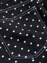 Svart/Hvit - Shorts med polkaprikker og lommelapper - Bilde 8 av 8
