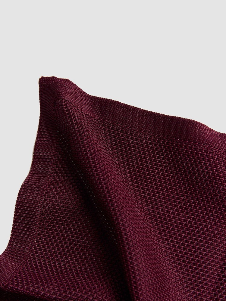 Antique Rogue Red Knitted Handkerchief - Image 2 of 2 Antique Rogue Red Knitted Handkerchief - Image 2 of 2