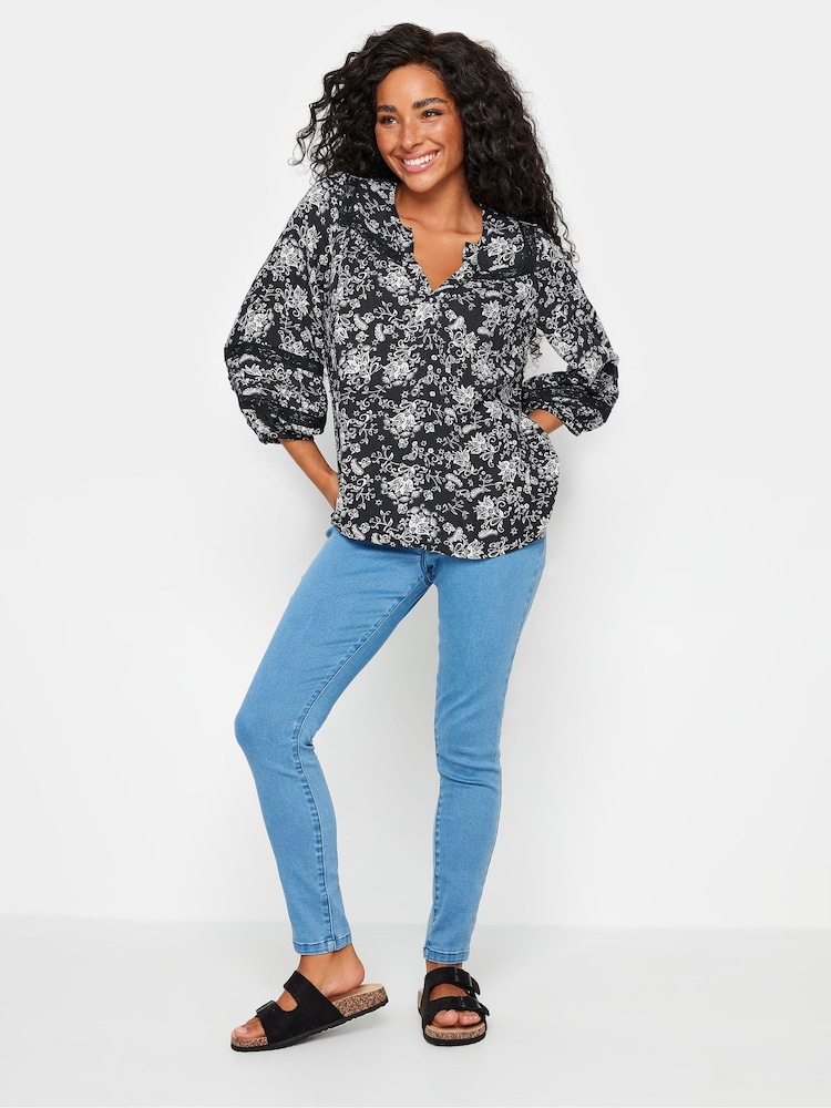 M&Co Petite Black Damask Print Lace Insert Top - Imagen 2 de 5 M&Co Petite Black Damask Print Lace Insert Top - Imagen 2 de 5