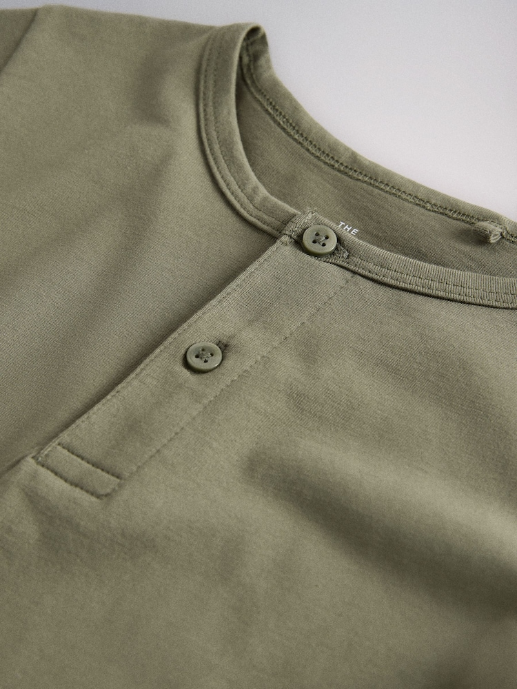 The Set 4 Pack Short Sleeve Cotton Henley T-Shirt Green/White - Image 6 of 6 The Set 4 Pack Short Sleeve Cotton Henley T-Shirt Green/White - Image 6 of 6