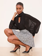 Lipsy Monochrome Boucle Pleated Mini Skirt - Image 3 of 4