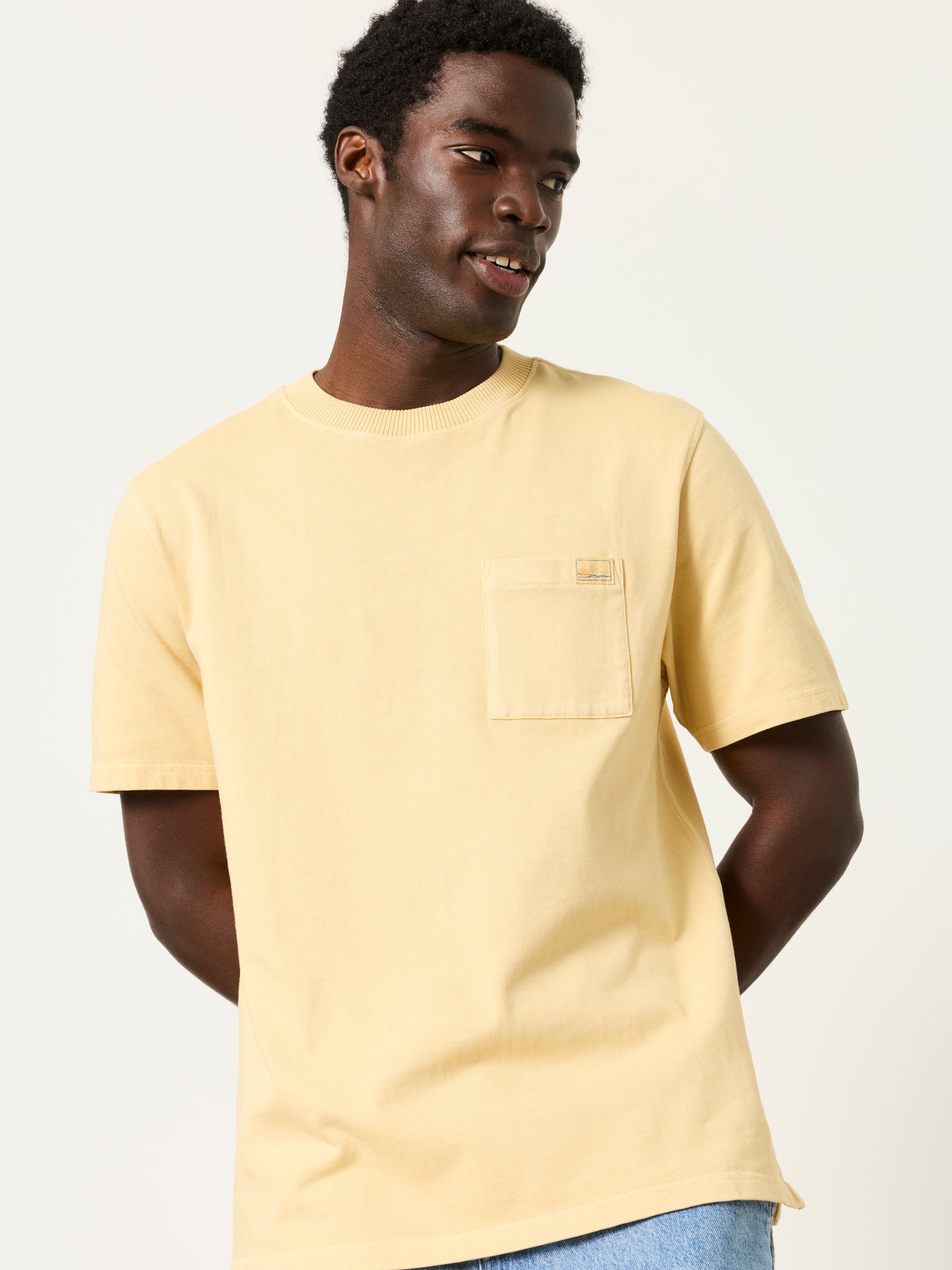 Next：日本 レモンイエロー - FATFACE パッチポケット Tシャツ from