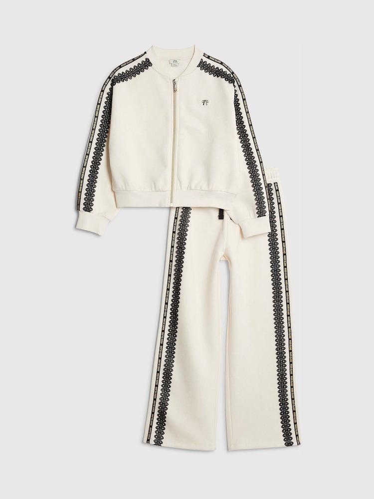 River Island Girls Lace Collar Sweatshirt & Joggers Set - Imagem 1 de 5 River Island Girls Lace Collar Sweatshirt & Joggers Set - Imagem 1 de 5