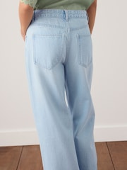 Bleach Blue - Malapad na Leg Jeans - Larawan 7 ng 10