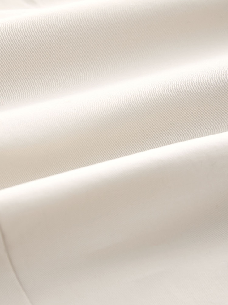 بيج فاتح - reguläre Passform mit schmal zulaufendem Bein - بنطلون تشينو قابل للتمدد غني بالقطن - صورة 10 من 10