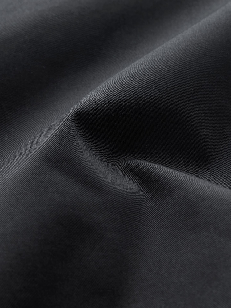 أسود - قصّة عادية بساق ضيقة تدريجيًا - تشينو غني بالقطن وقابل للتمدد - Image 10 of 10