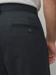 أسود - قصّة عادية بساق ضيقة تدريجيًا - تشينو غني بالقطن وقابل للتمدد - Image 5 of 10